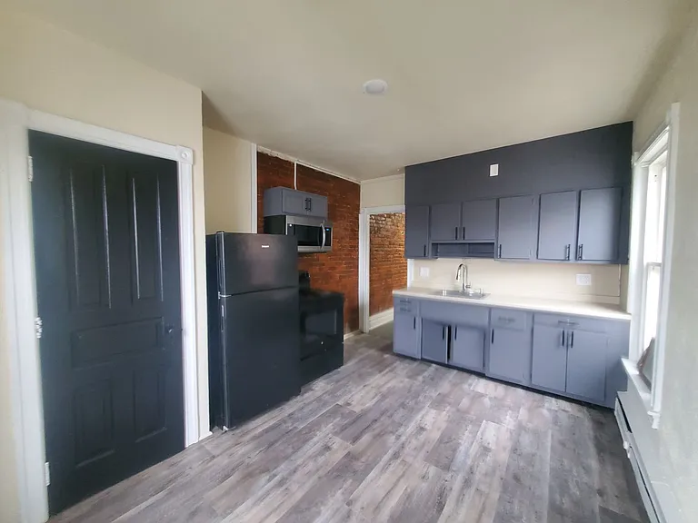 323 N Franklin St — Photo 5