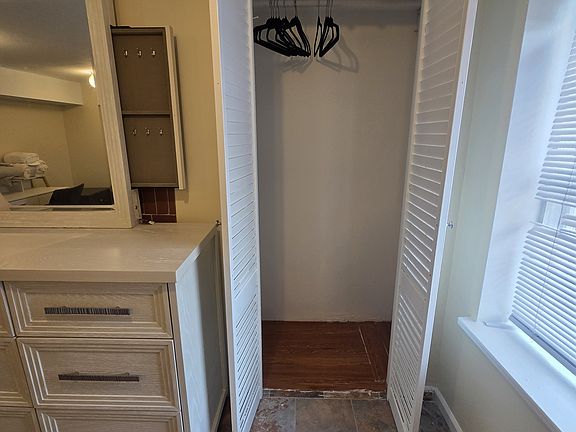 5th image of 209 E Front St #C