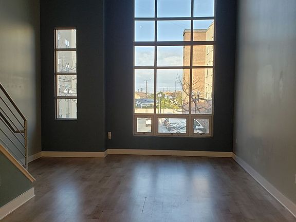 3rd image of 710 N Santiago St