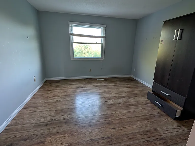 61 Ashley Cres — Photo 27