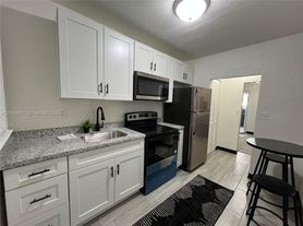 140 NW 13th St