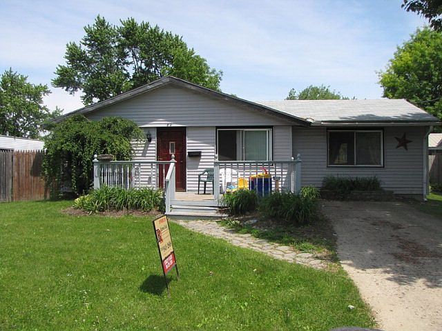 2nd image of 827 Savannah Dr