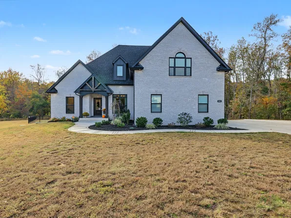 422 Young Ln, Pleasant View, TN 37146