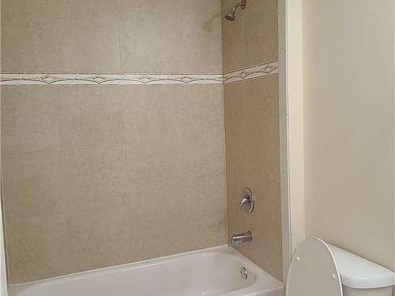 3rd image of 522 SE 6th Ave
