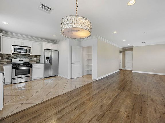 2nd image of 872 N Edgemont St #8721
