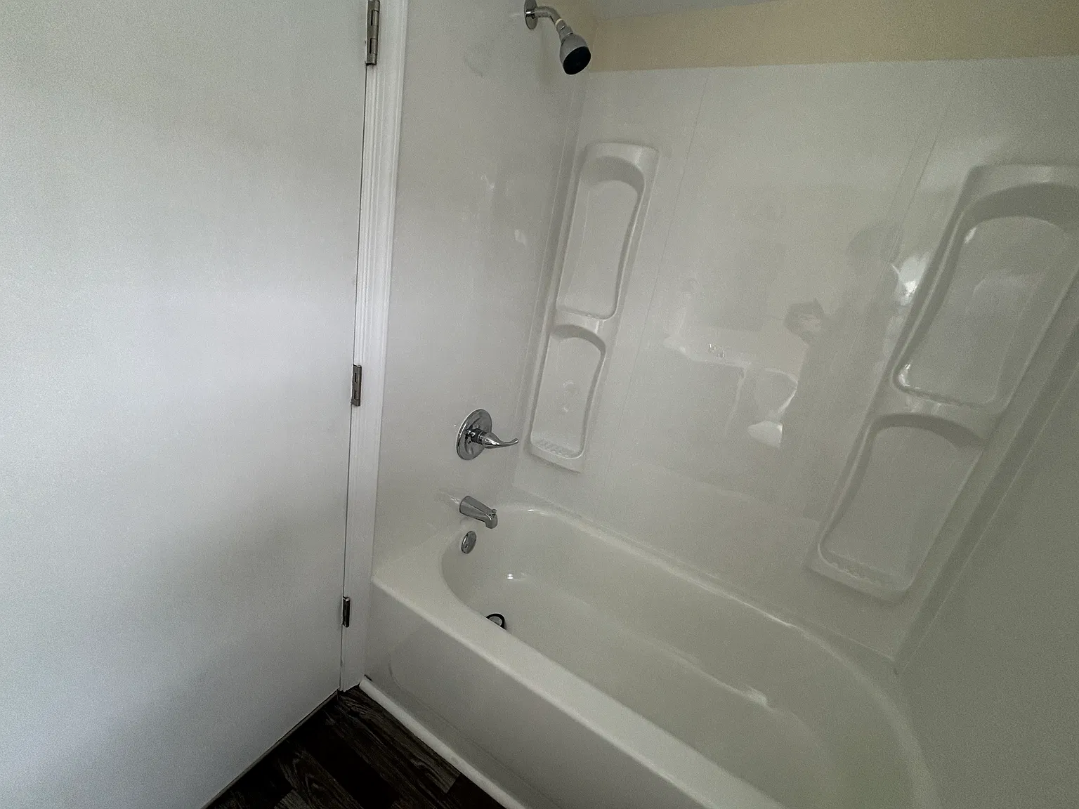 3 bed, 800 sqft, $1,300 — Photo 2