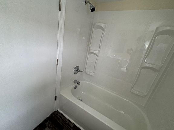 2nd image of 413 Poplar St #2