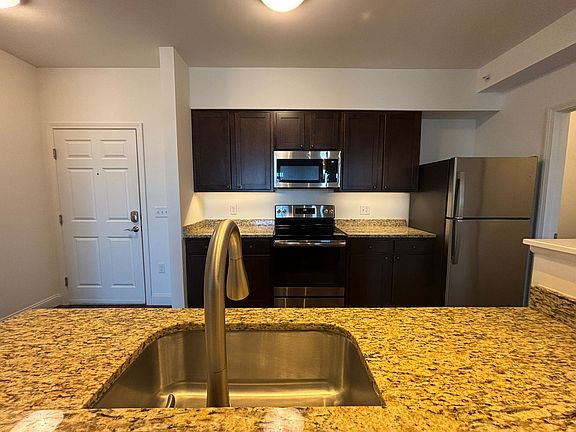 5th image of 181 Winterberry Ln #307