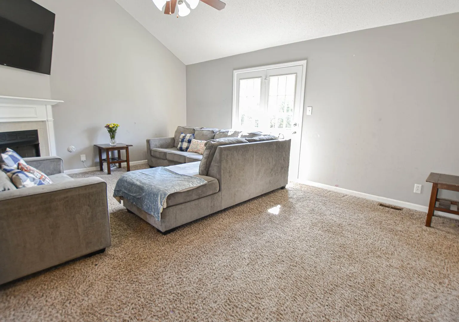 Pet Friendly Three Bedroom! — Photo 3