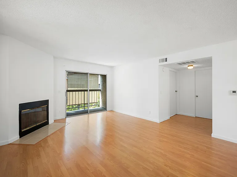 412 Ivy St #6 — Photo 4