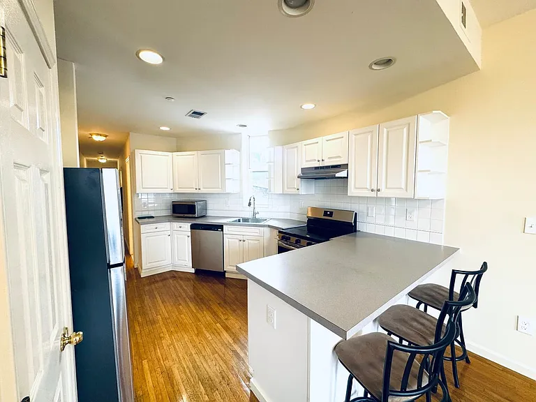 214 Warren St #4B — Photo 6