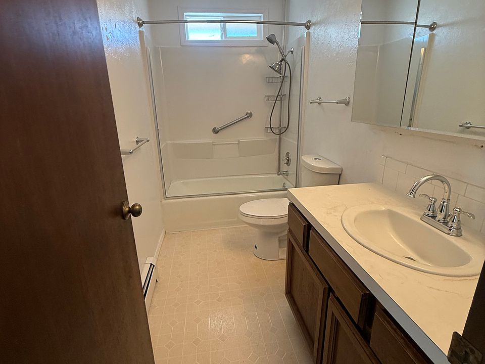 2nd image of 2422 1/2 Hidden Valley Dr APT B
