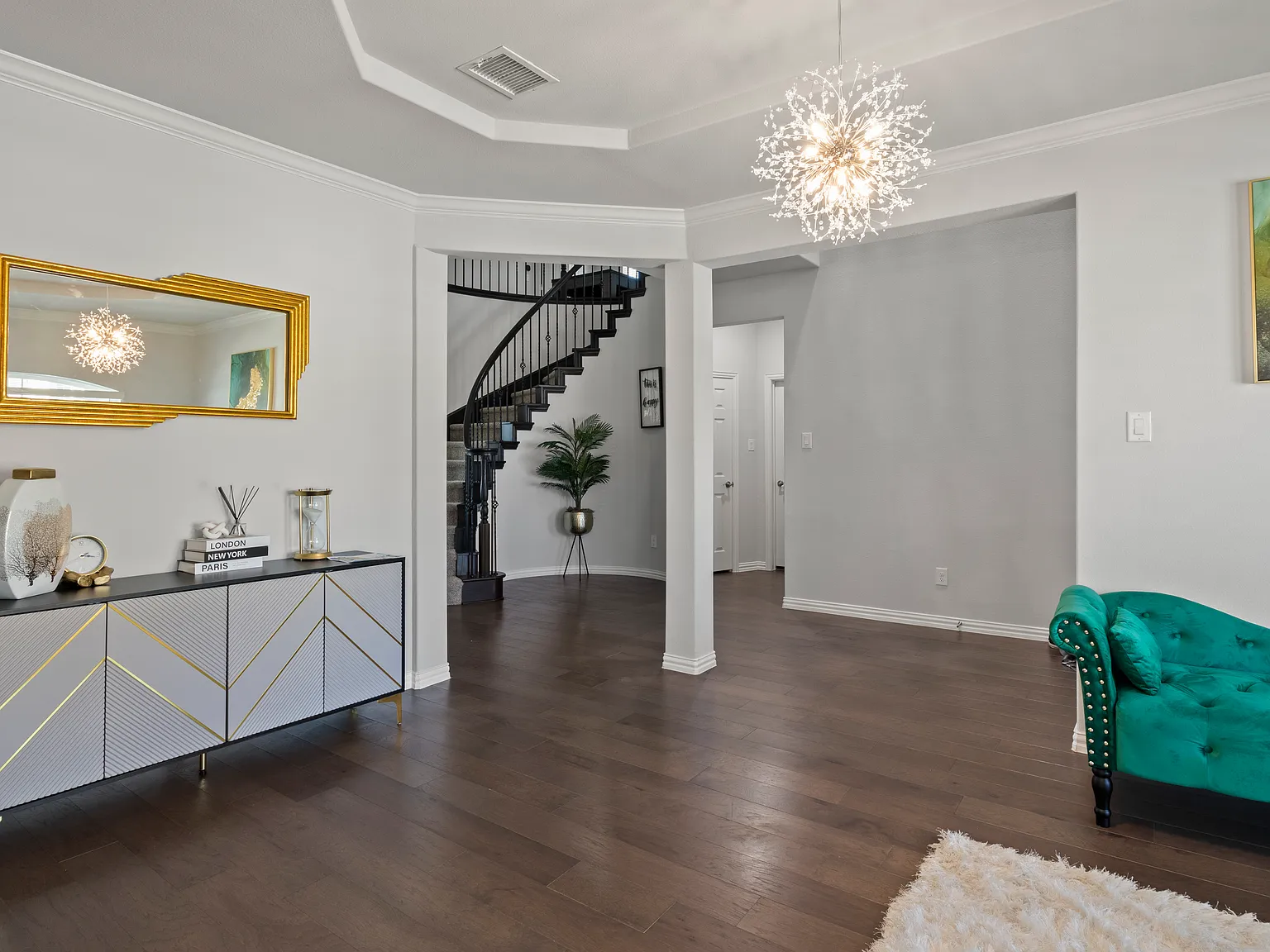 6 bed, 4375 sqft, $4,990 — Photo 3