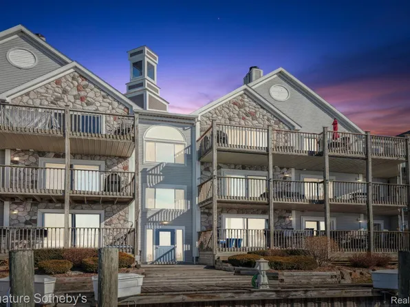 37522 Jefferson Ave APT 303, Harrison Township, MI 48045