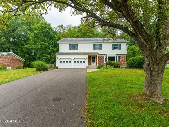 17 Carstead Drive, Slingerlands, NY 12159