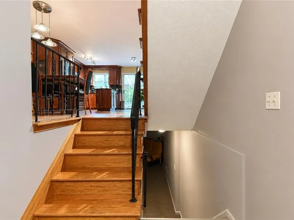 83 Lorraine Loop, Staten Island, NY 10309