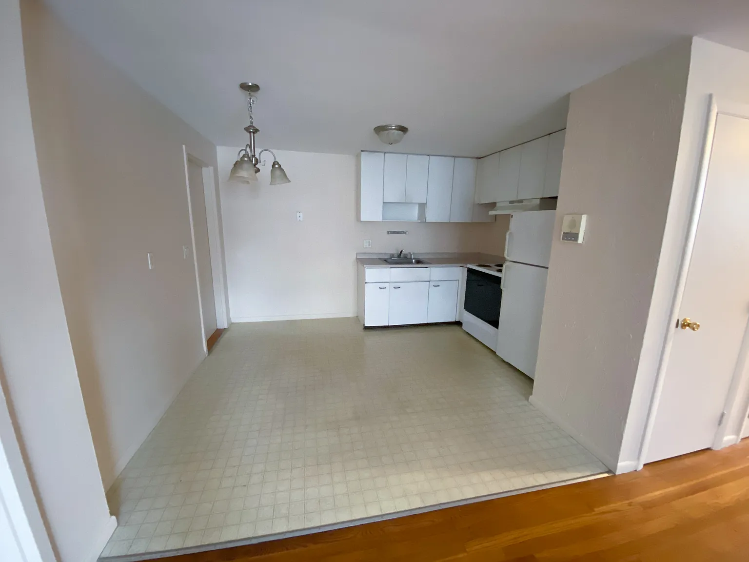 2 bed, 750 sqft, $2,300 — Photo 3