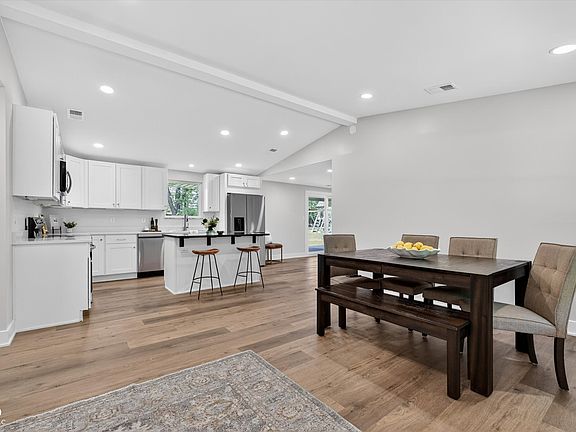 5th image of 646 Karen Dr