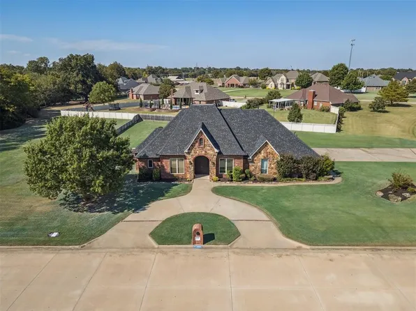 2400 Augusta Dr, Shawnee, OK 74801