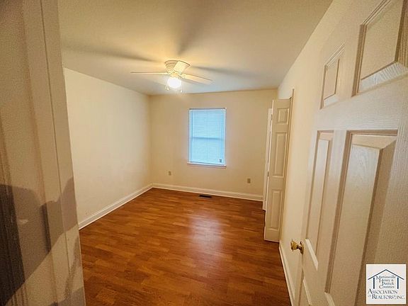 3rd image of 913 Boden St