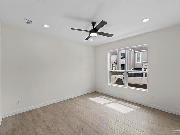 4th image of 5507 N Crown Point