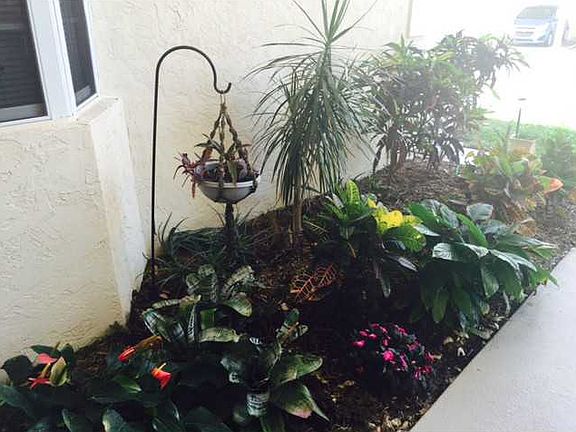 5th image of 161 Grove Isle Cir