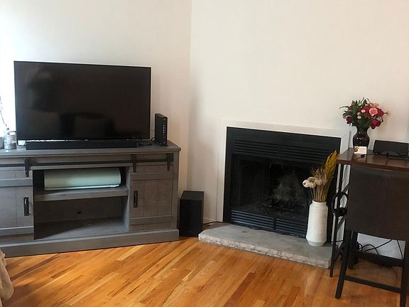 4th image of 932 W Wrightwood Ave #B2