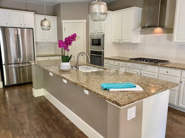 3436 Trenton Ln, Clovis, CA 93619