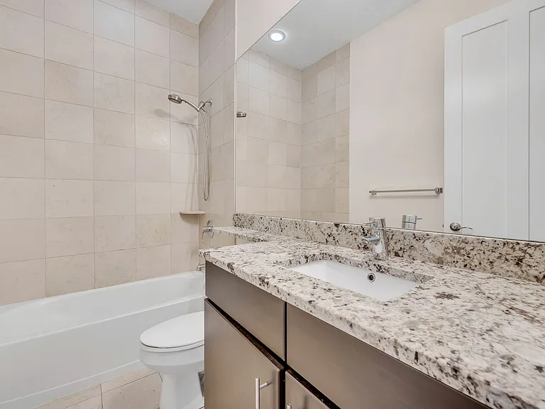2024 N California Ave #2D — Photo 12
