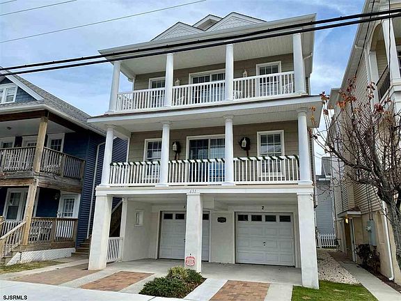 2nd image of 629 E 10th St #1