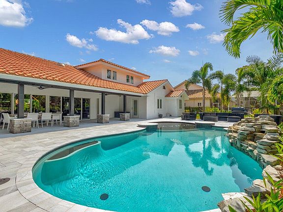 5th image of 1324 SW Cottonwood Cove
