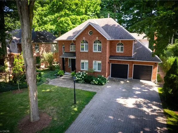219 Corrie Cres, Waterloo, ON N2L 5W3