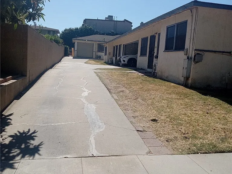 713 S Almansor St — Photo 2