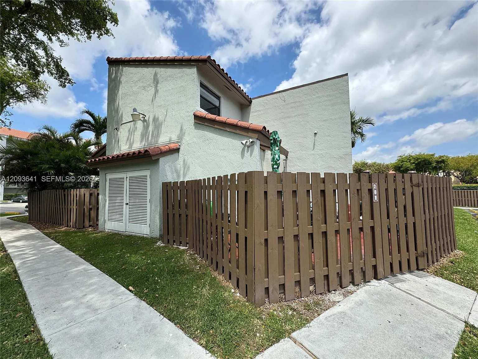 Caribbean Springs Village — Photo 1