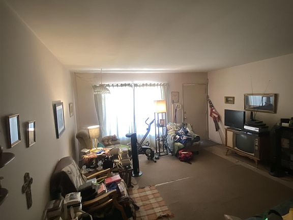 2nd image of 235 W 22nd Pl