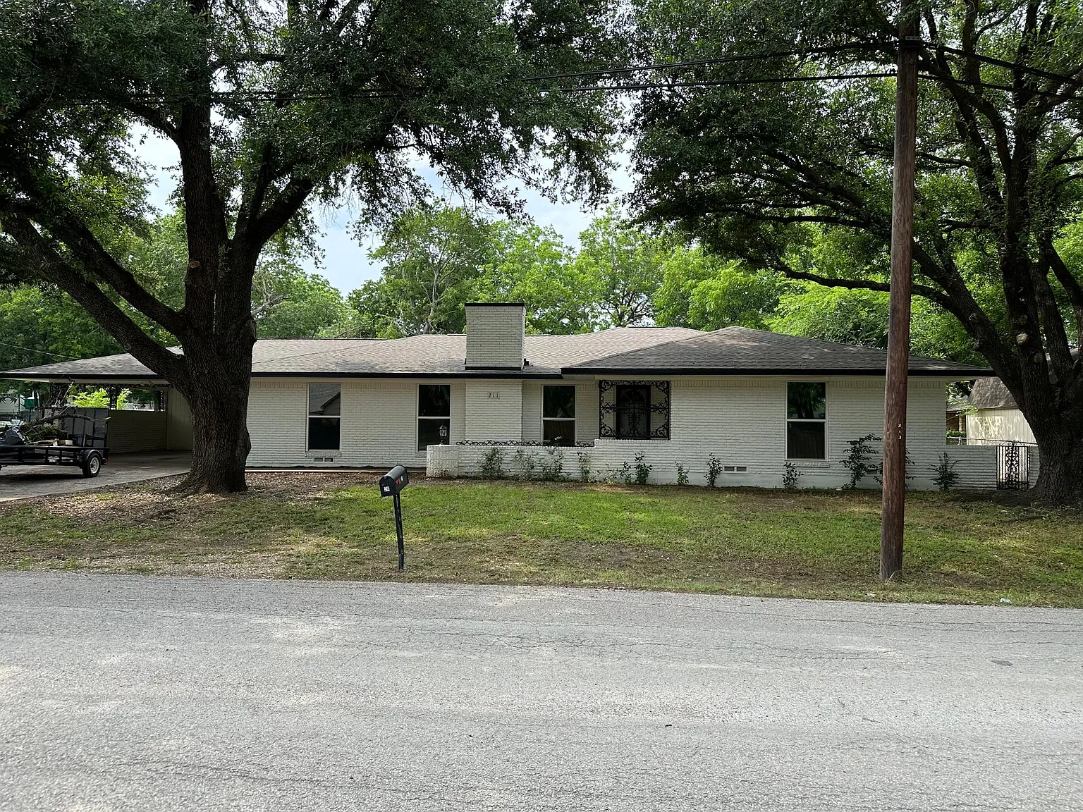211 E Park St — Photo 1