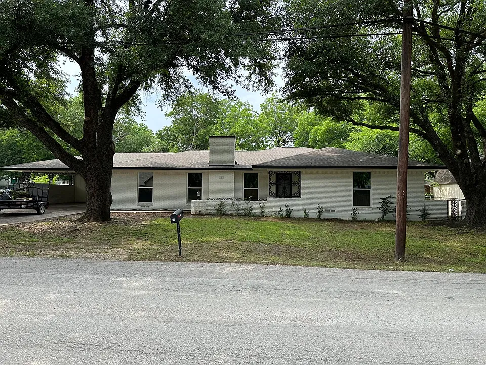 211 E Park