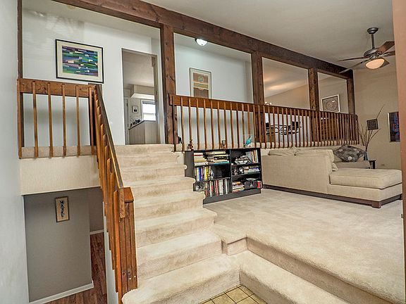 3rd image of 611 E Crestwood Dr
