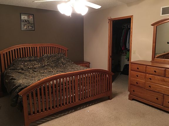 Master w/ walk in closet