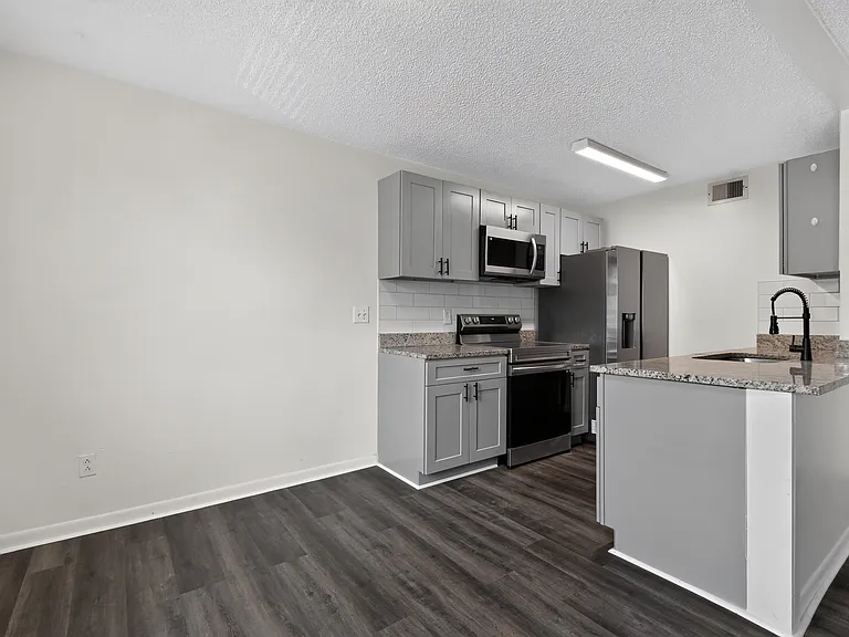 451 Mercury Ave SE #201 — Photo 10