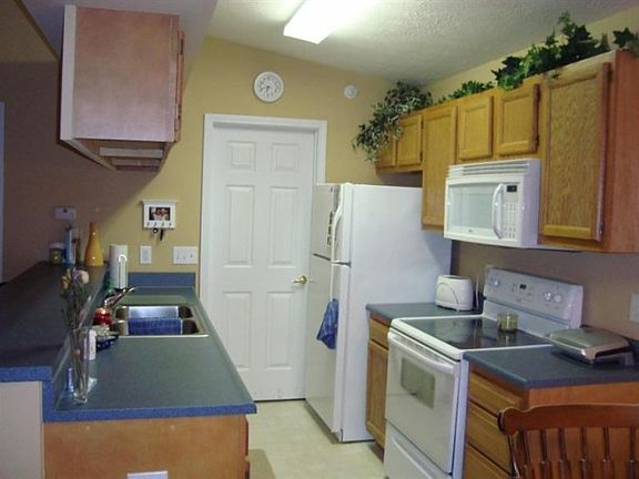 3rd image of 3352 Emerald Lakes Dr #3352