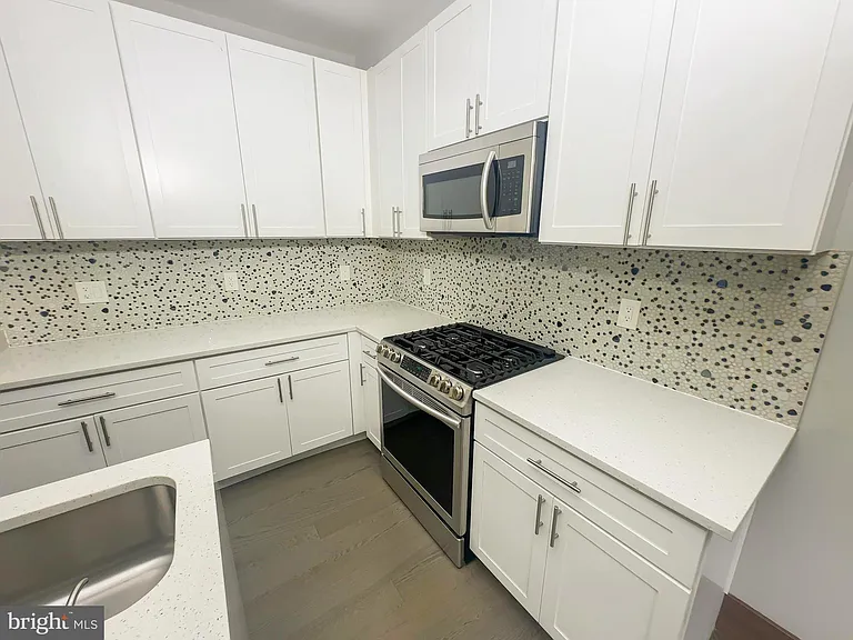 2109 M St NE #4 — Photo 8