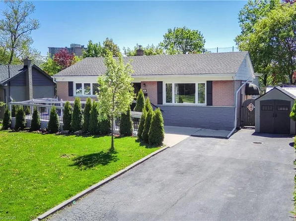 156 Hammersmith Ct, Burlington, ON L7L 4N5