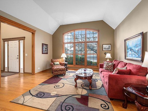5th image of 851 Farm Dr