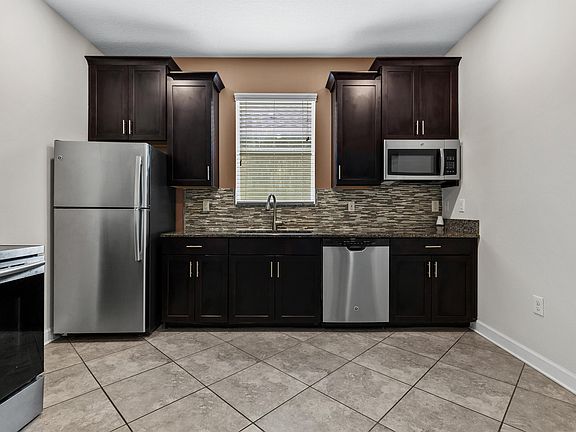 5th image of 4569 Cortland Dr #1
