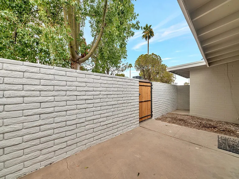 1001 W Flint St — Photo 24