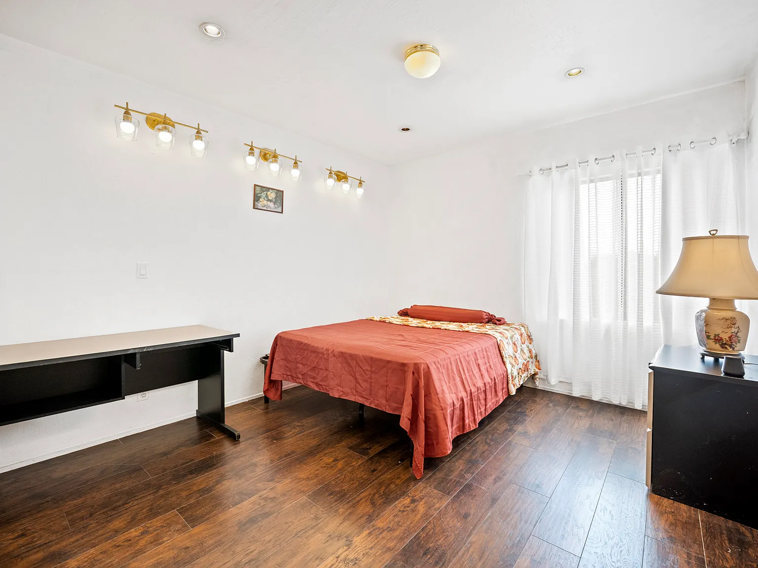 2 bed, $1,100 — Photo 4