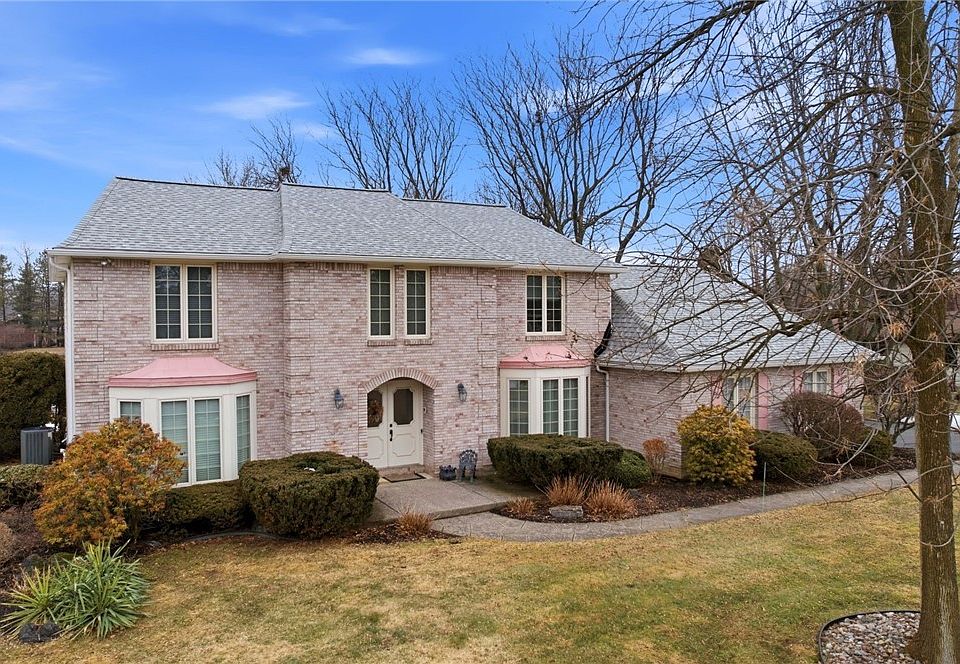 1st image of 19 Rolling Meadow Ln
