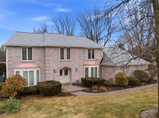 19 Rolling Meadow Ln, East Amherst, NY 14051