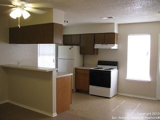 3rd image of 809 W Olmos Dr